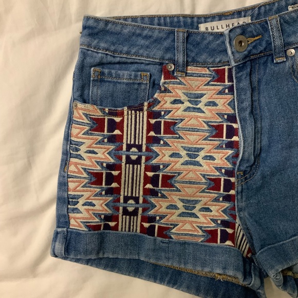 Bullhead 5 High Rise Aztec embroidered denim Mom Shorts - Picture 4 of 10